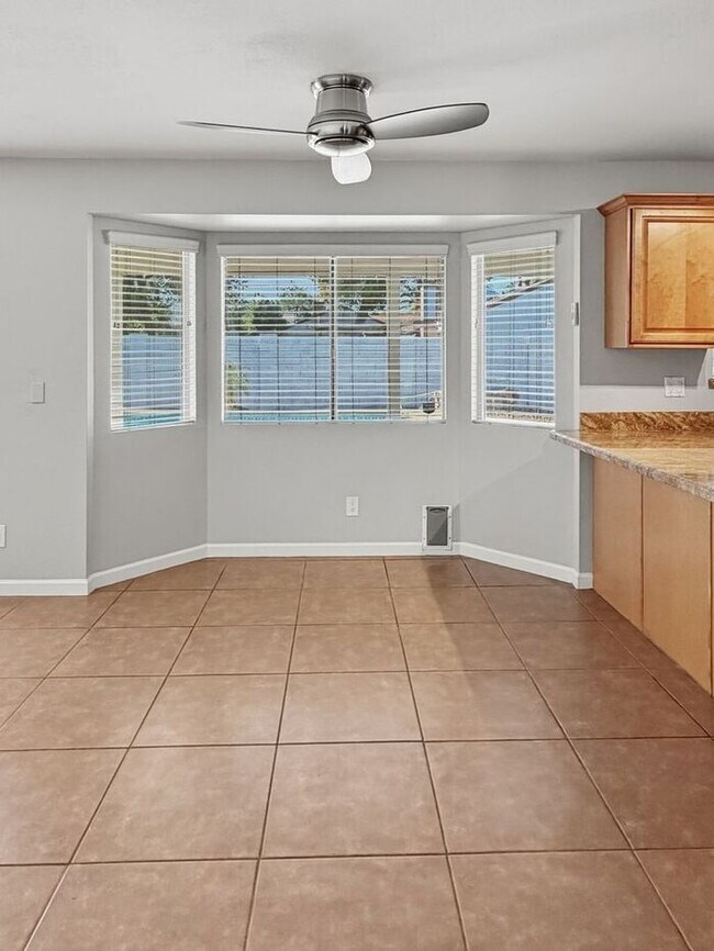 Building Photo - 3 Bedroom Home In Heart of Chandler for Rent