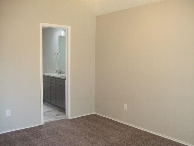 Building Photo - 505 Picketts Dr