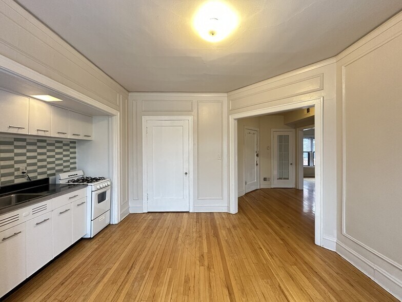 Building Photo - 1307 Oak Ave