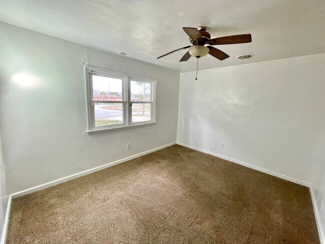 Building Photo - Spacious Home with Large Yard, Hot Tub, and More