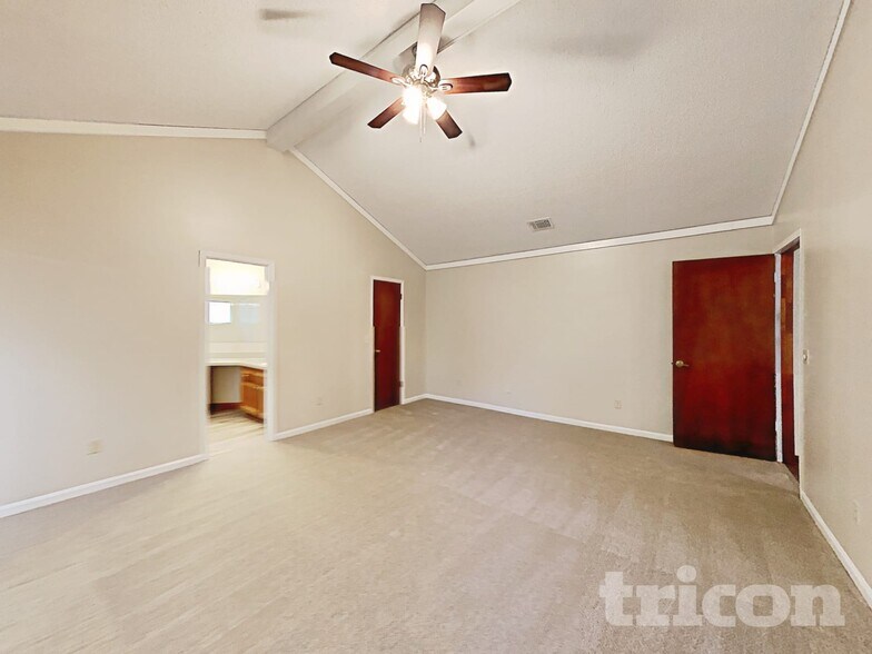 Building Photo - 4750 Deerfoot Ct