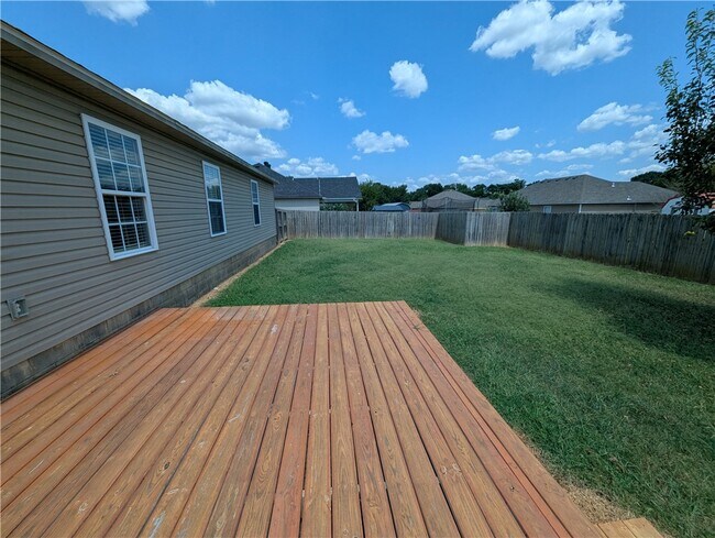 Building Photo - 802 Ash Ct