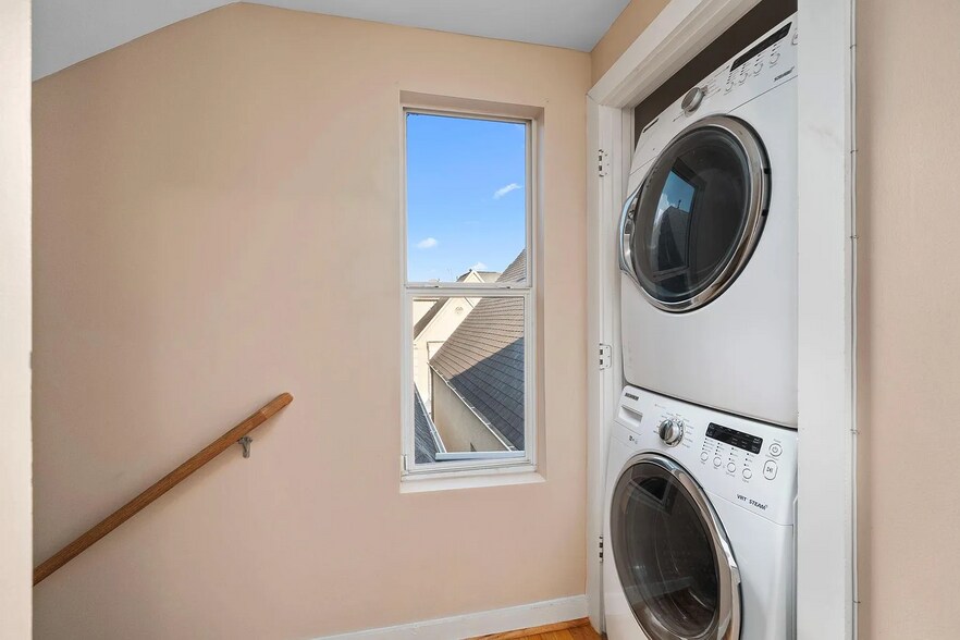 Building Photo - 5710 Winsome Ln