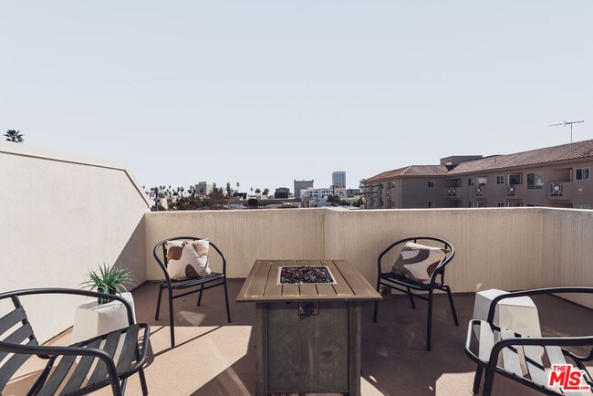 Building Photo - 844 3rd St