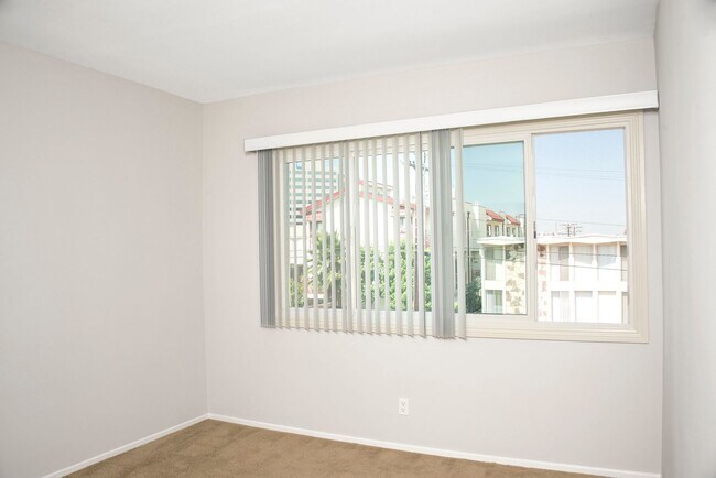 Building Photo - 942 N Louise St