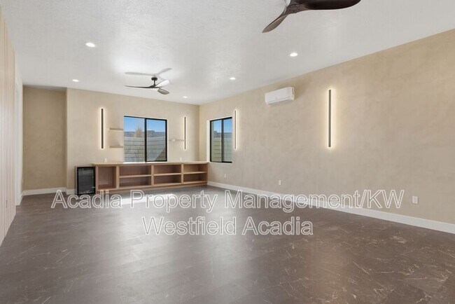 Building Photo - 1437 W Valley Dr
