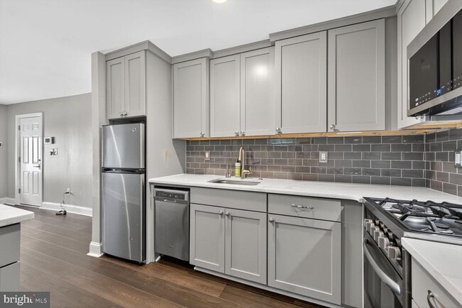 Building Photo - 1409 Hopkins St NW