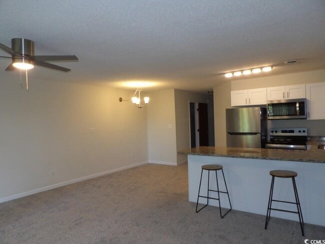 Building Photo - 1095 Plantation Dr