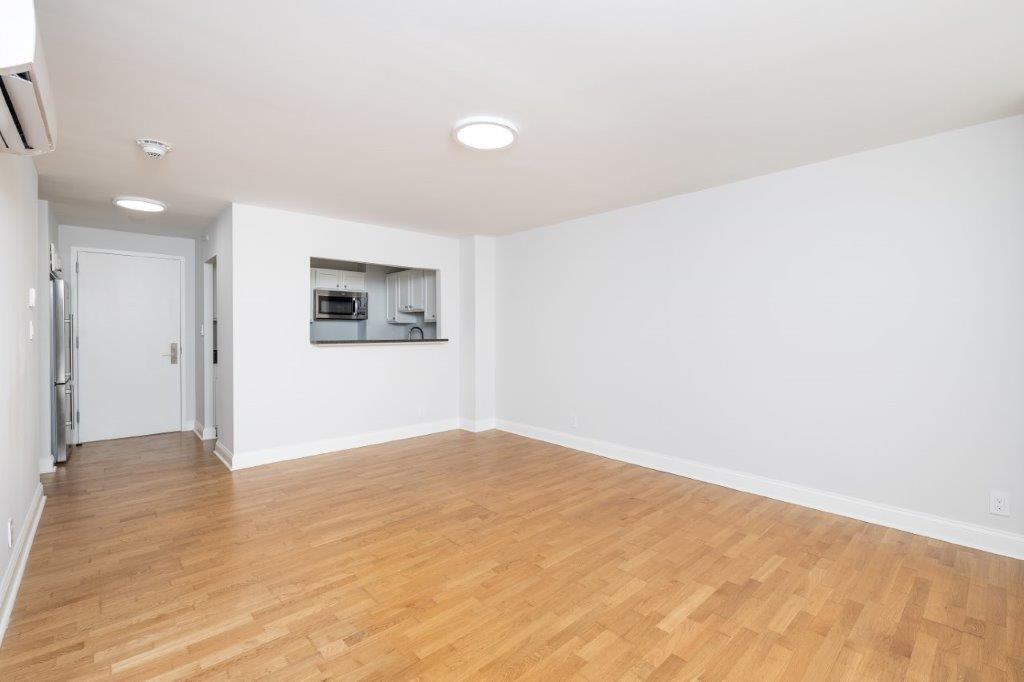 Building Photo - 1422 Columbia Rd