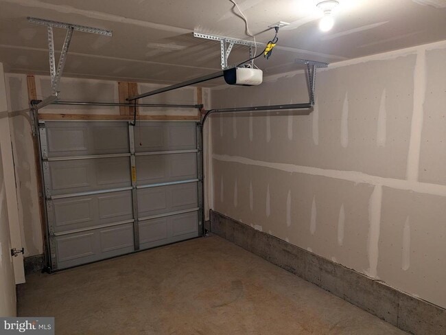 Building Photo - 513 Seeback Dr