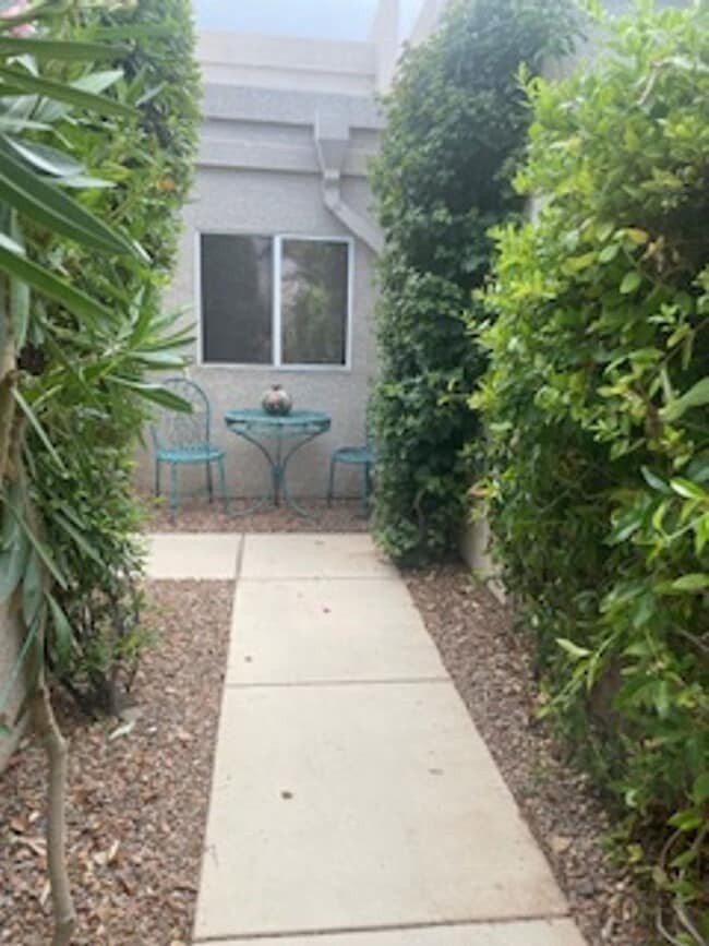 Building Photo - Tucson National Fully Furnished Home on the Golf Course