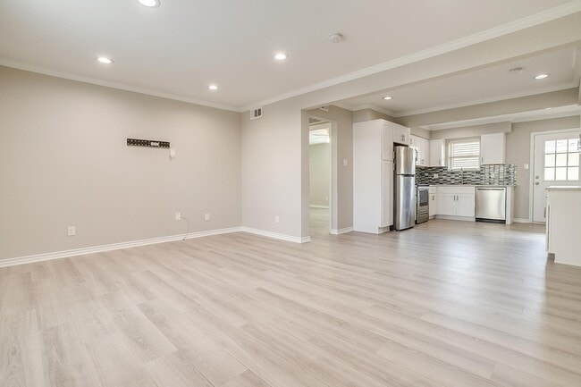 Building Photo - 5076 Matilda St