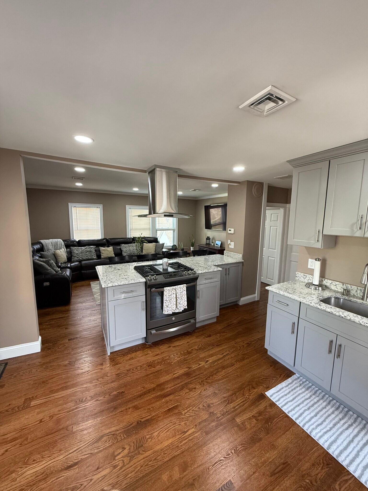 Building Photo - 15 Howard Ave