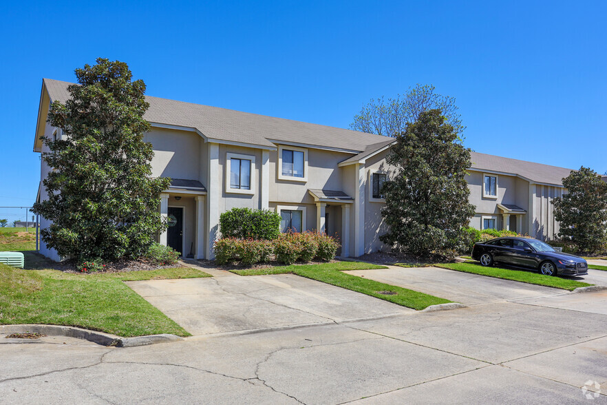 Primary Photo - Hampton Townhomes