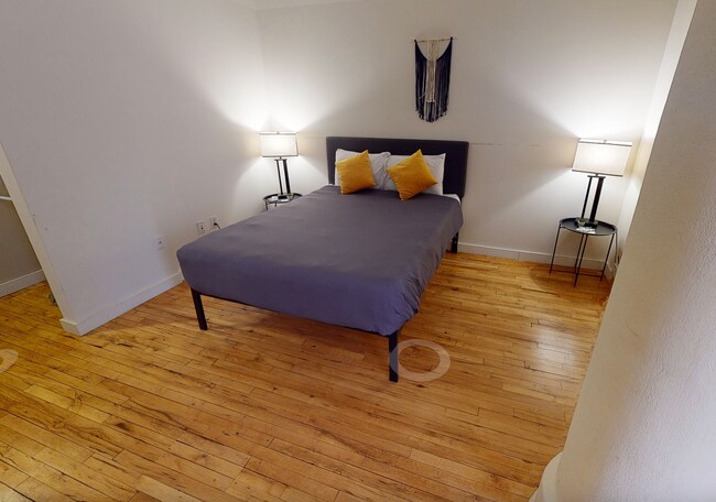 Building Photo - 918 Olive St