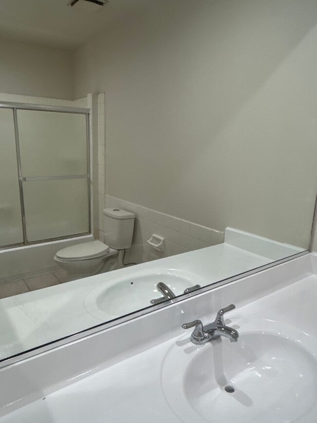 Building Photo - 3 Bedroom Condo for rent in the most desirable Alhambra Area Walking to Alhambra HS