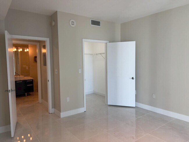 Building Photo - 253 NE 2nd St