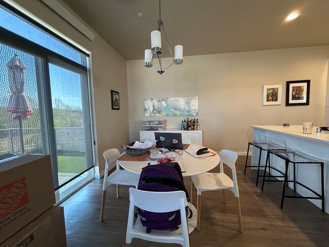 Building Photo - 3 Bedroom 2 Bath Home in Cordata with Garage