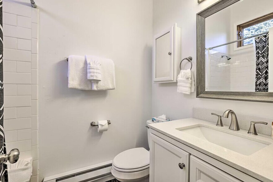 Building Photo - 163 Burgundy Cir