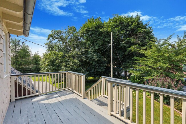 Building Photo - Renovated 2-Bed Carriage Home with Private...