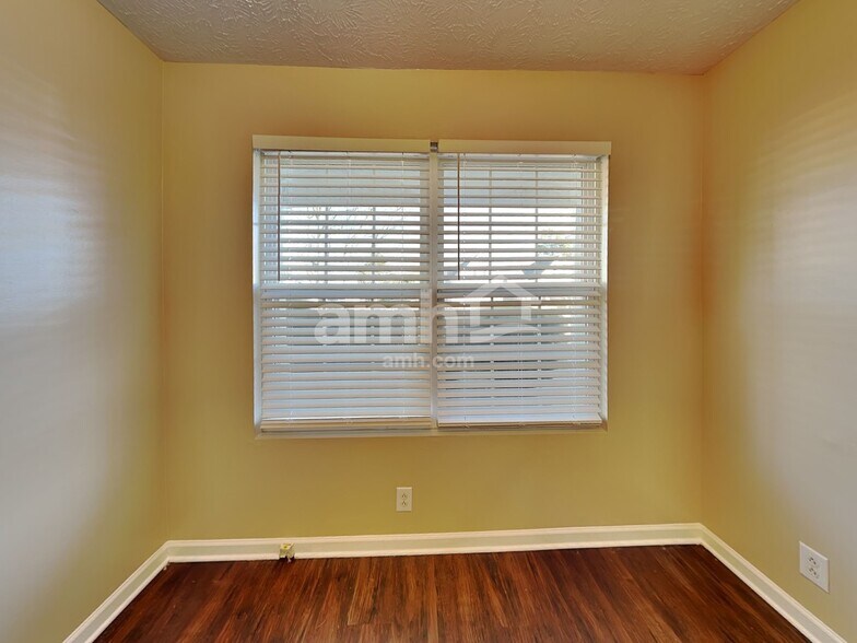 Building Photo - 1428 Westview Dr