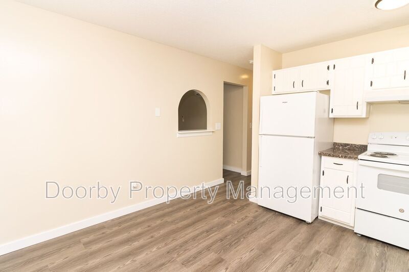 Building Photo - 2425 Ashmore Ave