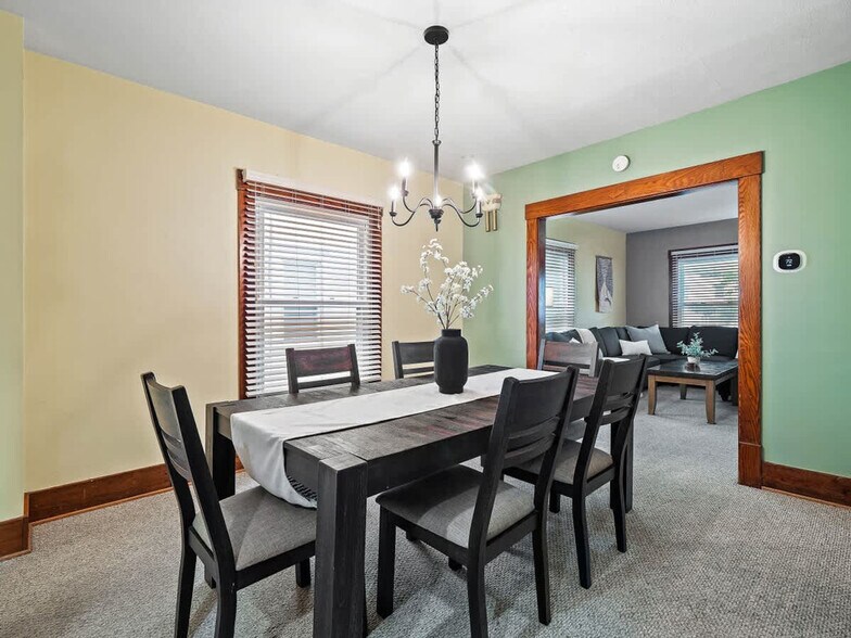 Building Photo - 681 Washington St