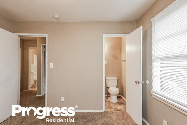 Building Photo - 3128 Latona Dr SW