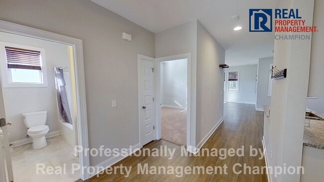 Building Photo - Beautiful Home in Hampstead on Spacious Lot