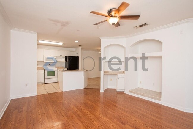 Building Photo - Unit 132