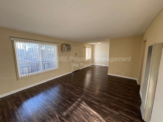 Building Photo - 9421 Cedar St