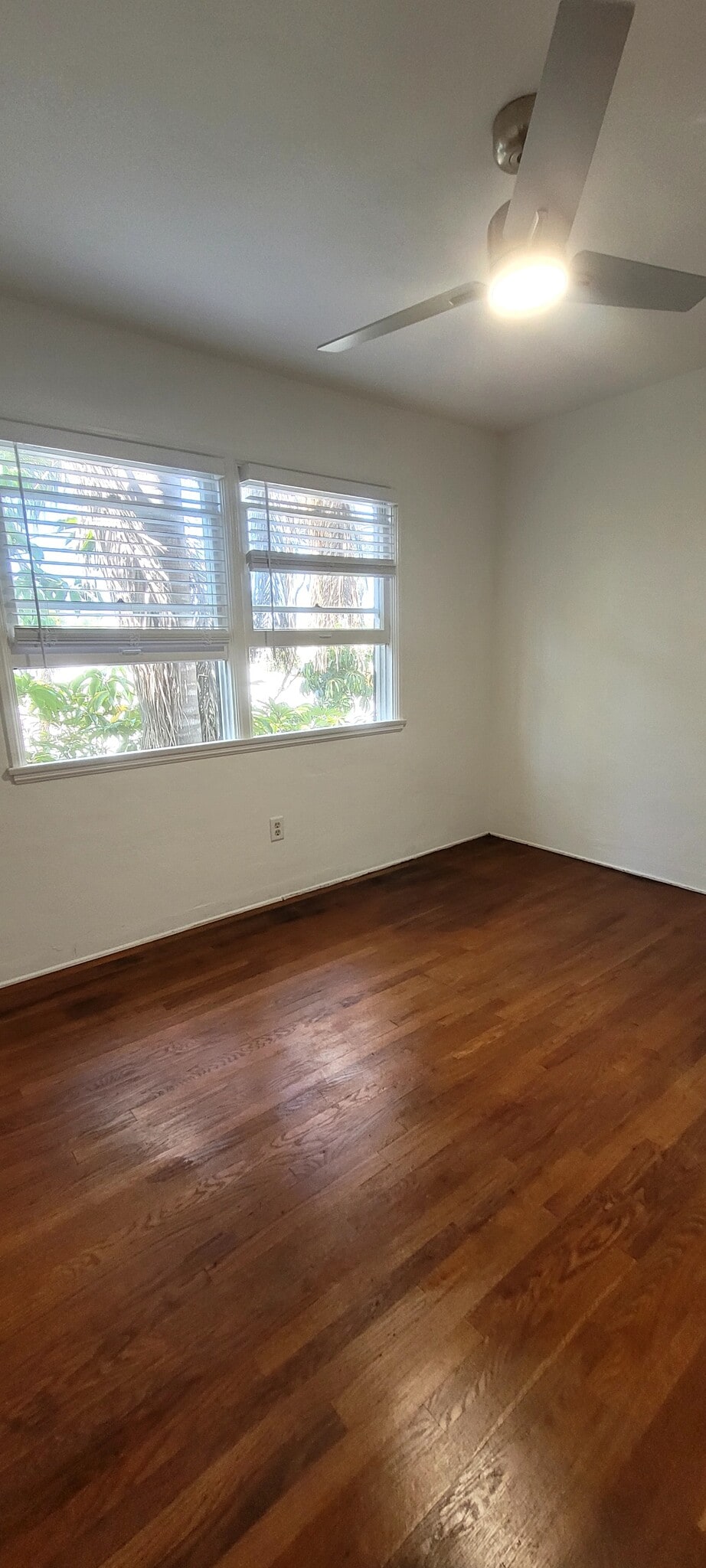 Building Photo - 4313 Mentone St