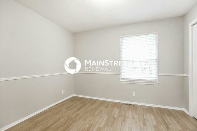 Building Photo - 4 Bedroom Pet-Friendly Home in Independence, MO with Main Street Renewal