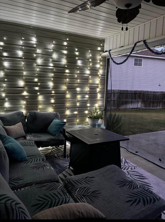 Building Photo - 1111 Rosland Cir