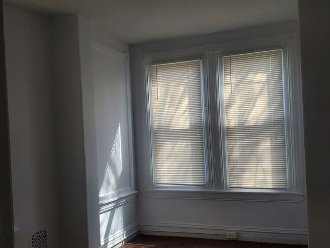 Building Photo - 3 Bedroom House in West Philadelpia