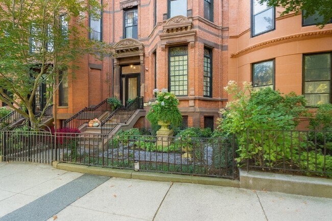 Building Photo - 288 Commonwealth Ave