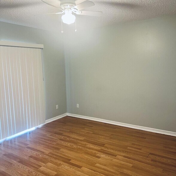 Building Photo - 6911 NW Dorothy St