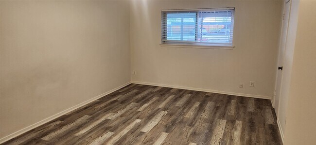 Building Photo - 11550 Chimney Rock Rd