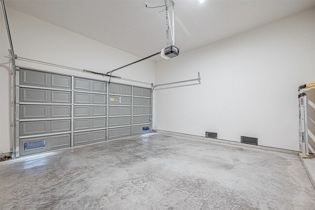 Building Photo - 6021 Cypress St
