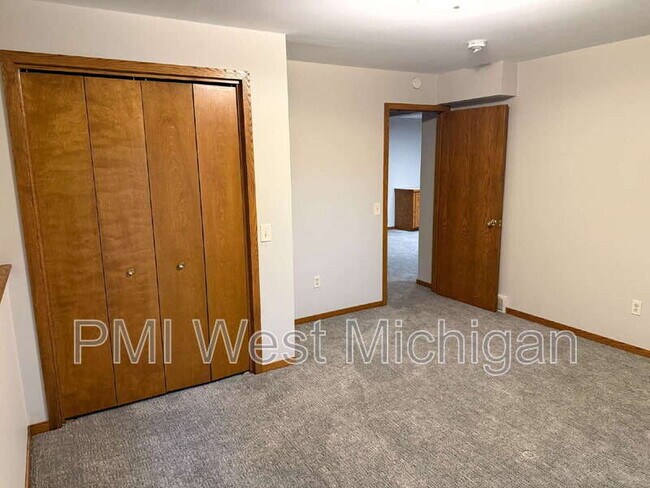 Building Photo - 513 24th Ave