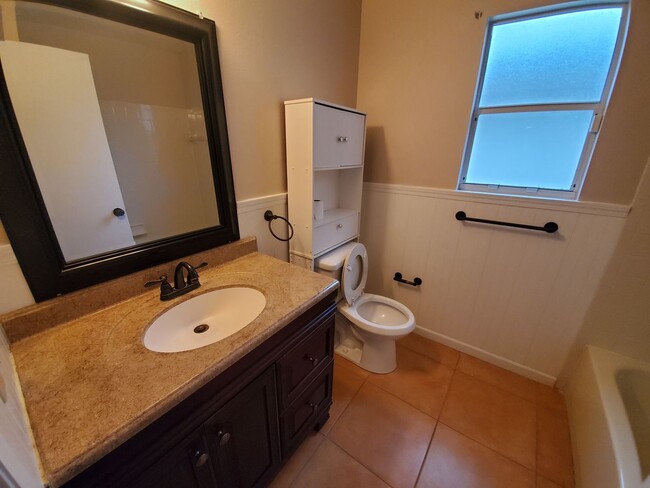 Building Photo - 129 Edgewater Cir