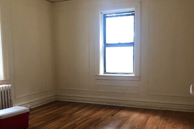 Bedroom - 423 Bedford Ave