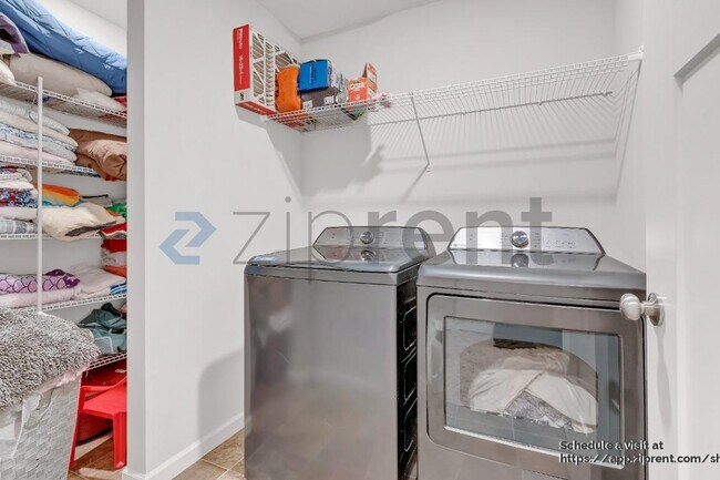 Building Photo - 30985 NW Brooking St