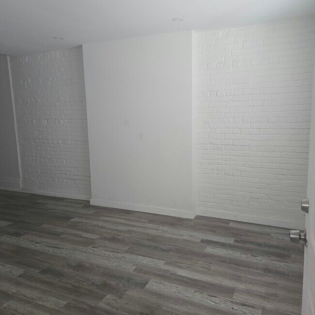 Building Photo - 1443 W 85th St