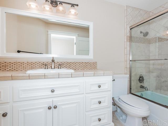 Building Photo - 2063 Cambridge Ave