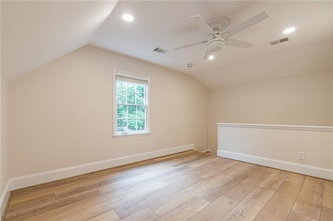 Building Photo - 2911 Bentwood Dr