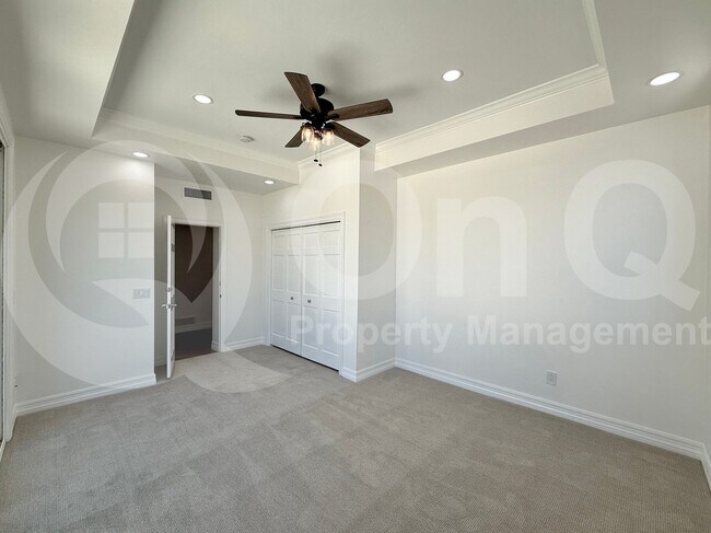Building Photo - 1523 E Treasure Cove Dr