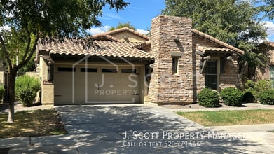 Building Photo - 4266 E Lexington Ave