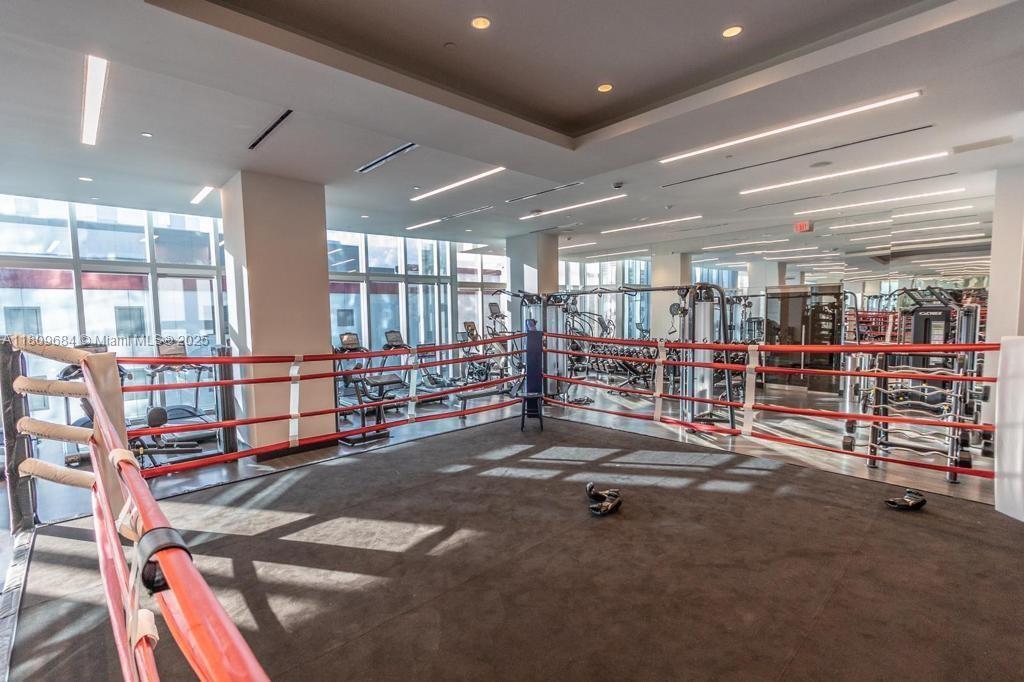 Building Photo - 851 NE 1st Ave