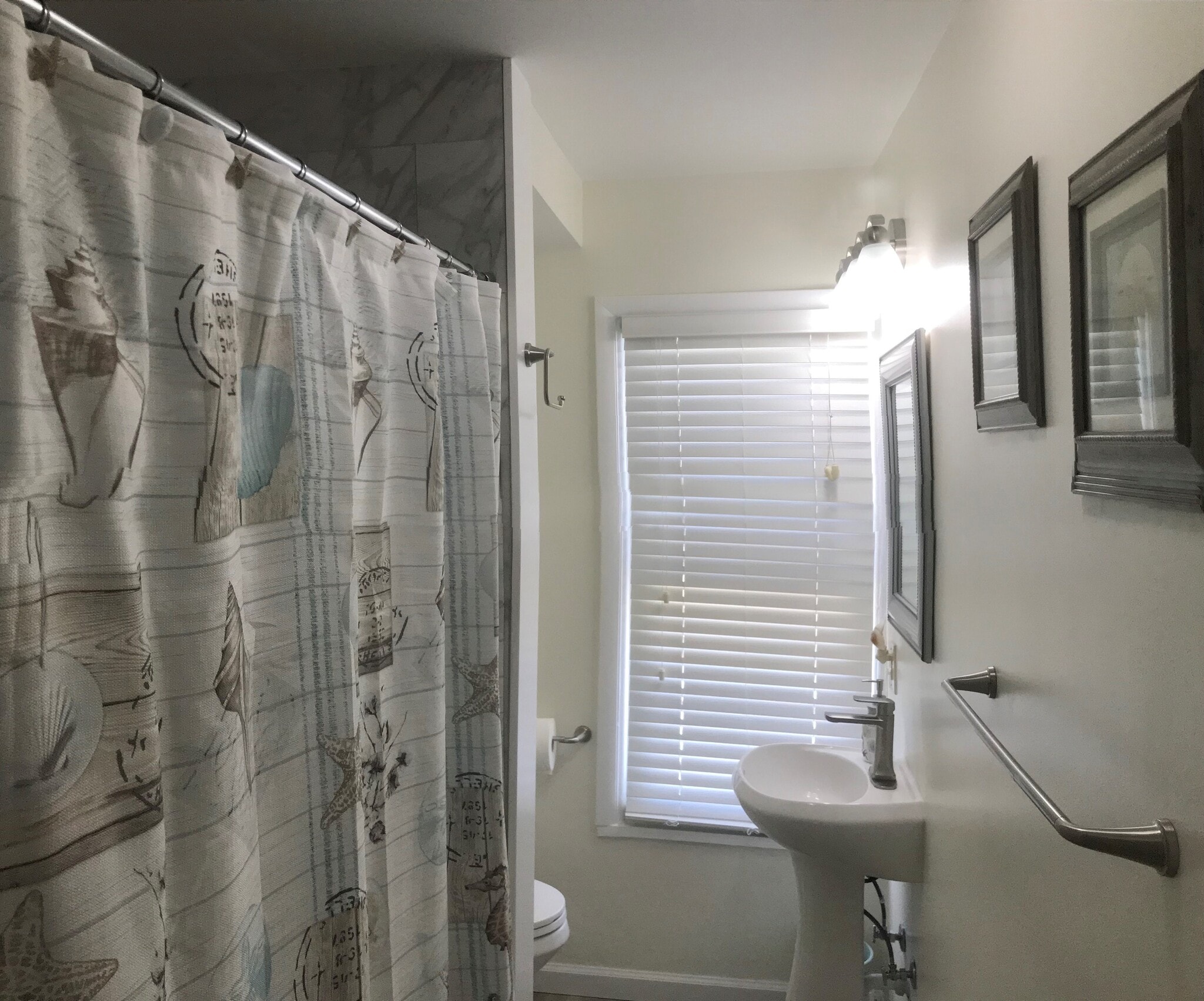 Building Photo - 1025 Simpson Ave